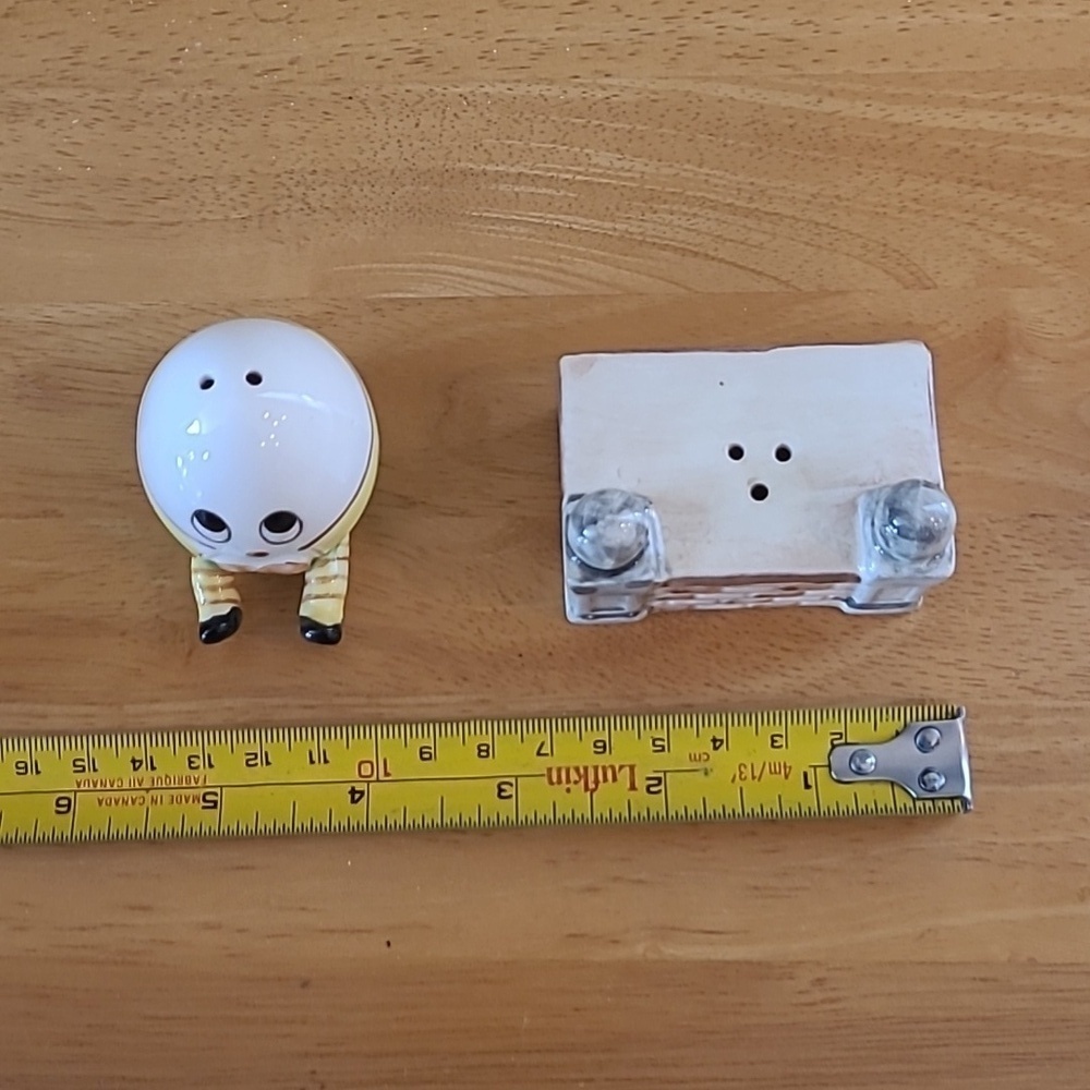VINTAGE Ceramic Humpty Dumpty Egg Sitting On A Wall Salt And Pepper Shaker Set - Picture 15 of 16